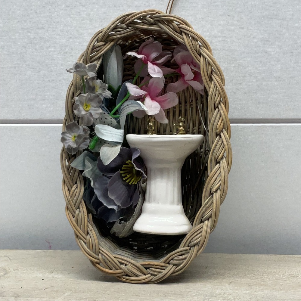 Vintage Wicker Oval Shadow Box Wall Hanging Miniature Ceramic Sink Floral Decor